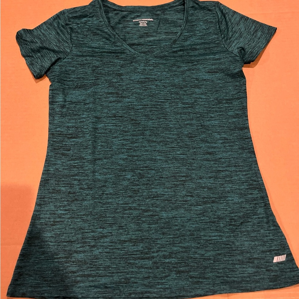 Amazon Essentials Heathered Teal V-Neck Short Sleeve Tee